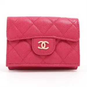 A designer brand focused on Haute Couture. Chanel selects only the best materials for their accessories.​