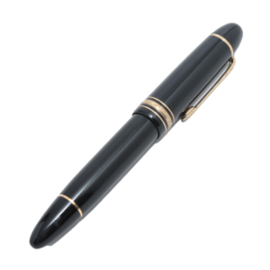 The pen for special occasions. The white star on the cap of the pens symbolises the snowy peak and six glacial valleys of Mont Blanc.​